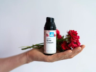 Jauninantis ir tonizuojantis rožių veido kremas – „Quattro Rose Cream“ - Holistinė kosmetika - 2