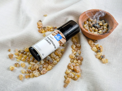 Regenerierende Anti-Aging Gesichtscreme mit Weihrauch und Drachenblut – Frankincense Cream -  - 4
