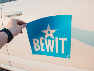 Mágneses BEWIT logó autóra