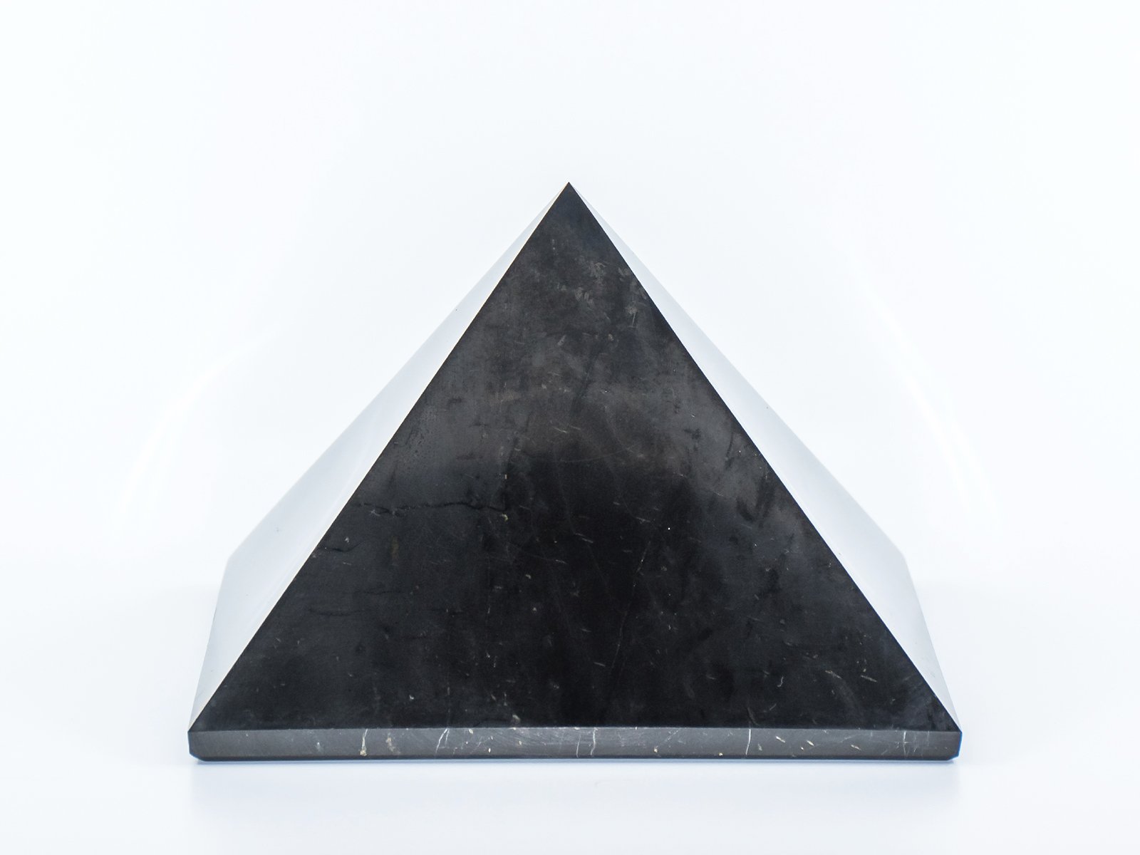 Šungitová pyramida, leštěná