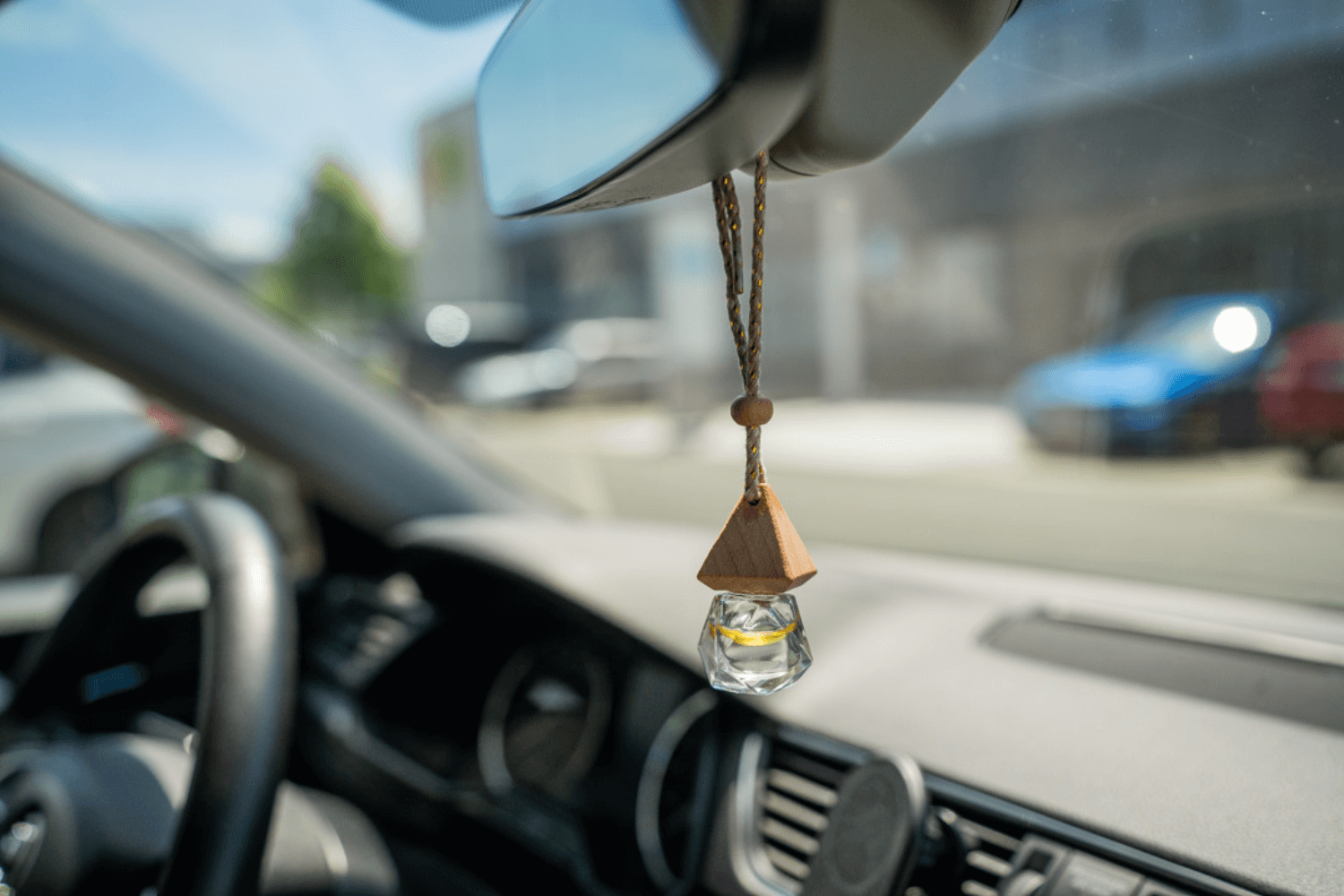 Aroma bottle for essential oils for the car
