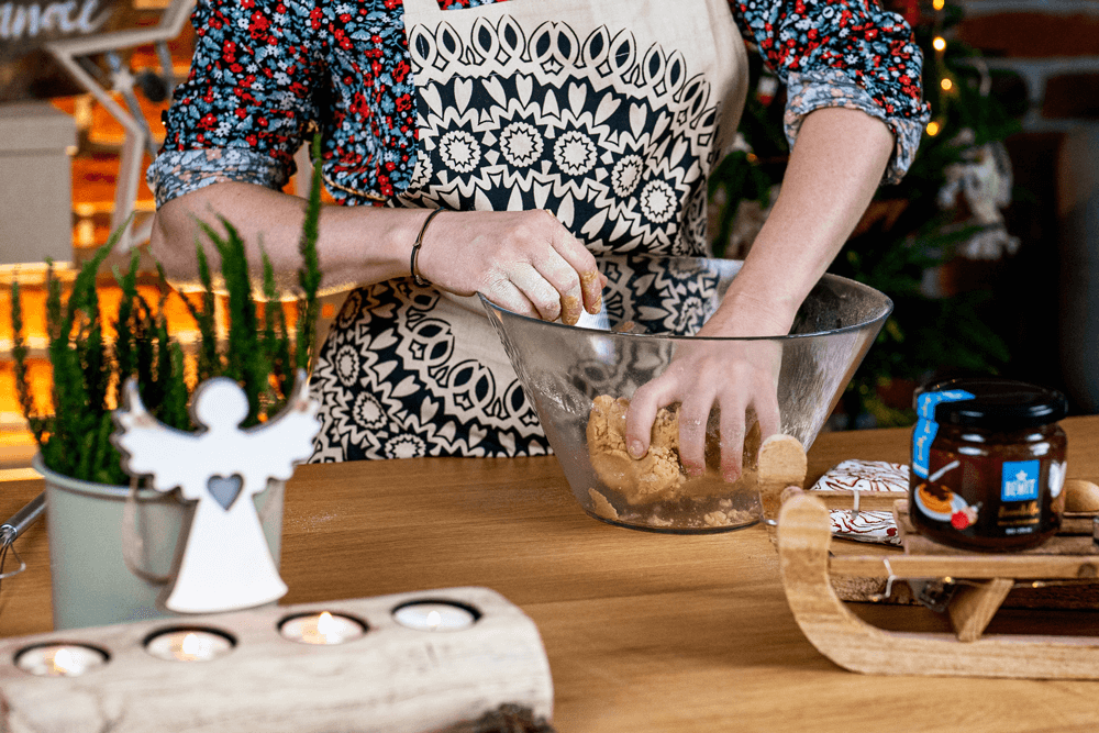 Essential Cooking | Vegan Linzer Biscuits with BEWITELLA Merry Christmas